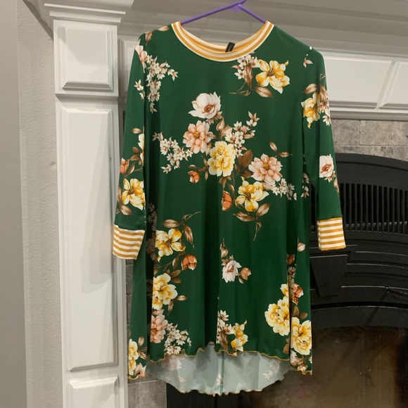 LusiaLove Tops - Cute top!